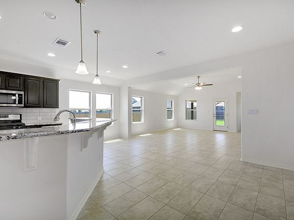 4th image of 404 Texon Dr