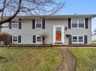 726 Essex Ave, Romeoville, IL 60446