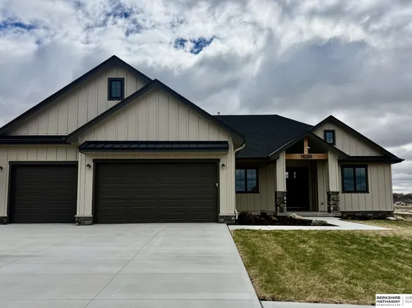 11035 S 220th St, Gretna, NE 68028