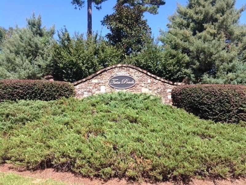 1st image of Twin Ponds Dr