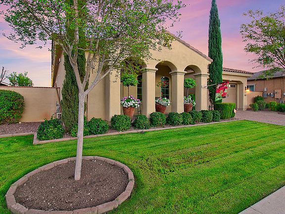 3rd image of 4463 N Arbor Way