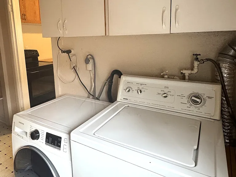 700 Dexter St — Photo 16