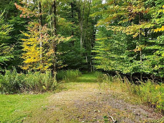3rd image of 27 Leaf Dr