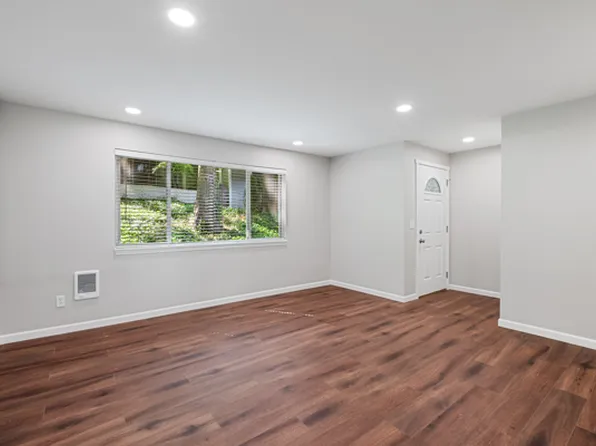17207 NE 45th St, Redmond, WA