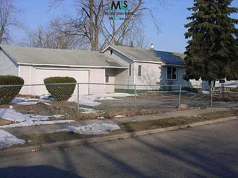 575 Melrose St photo 1
