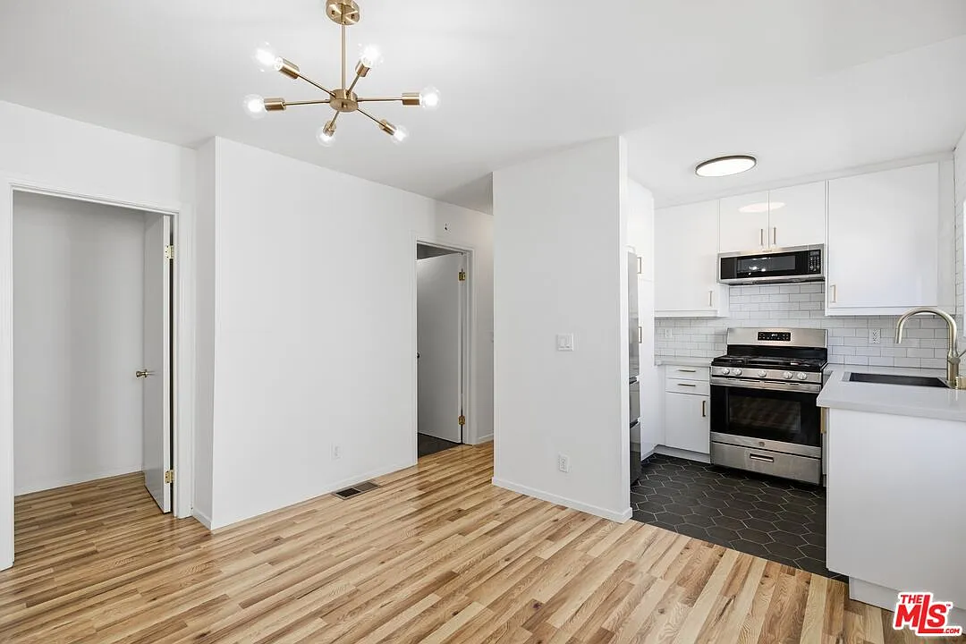 1 bed, 1.0 bath, 900 sqft, $2,295 — Photo 2