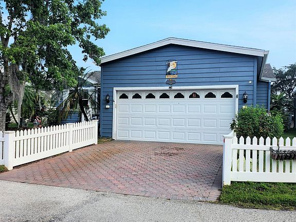 3rd image of 793 Grand Arbor Way