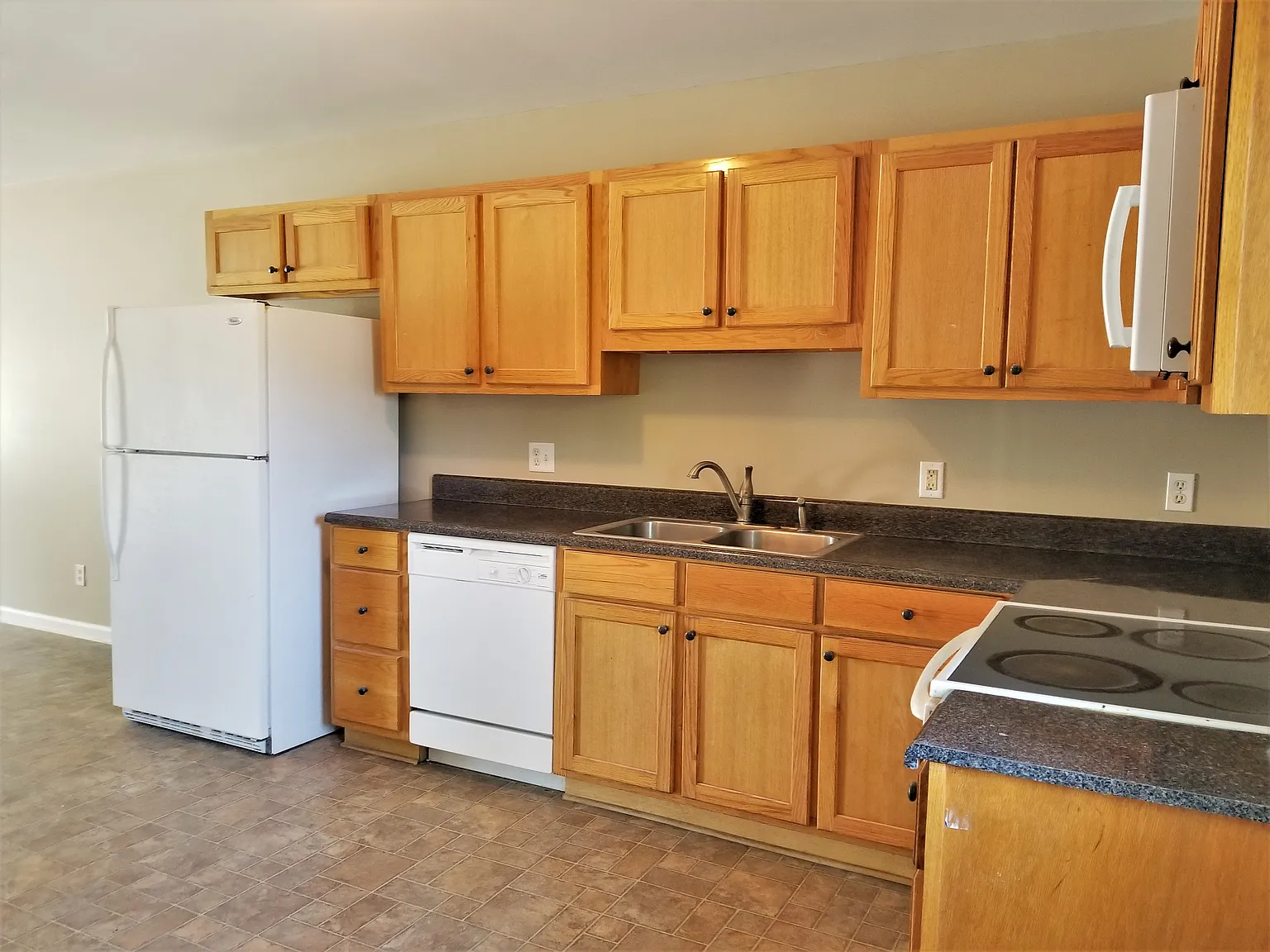 4 bed, 4.5 bath, 1717 sqft, $1,500 — Photo 3