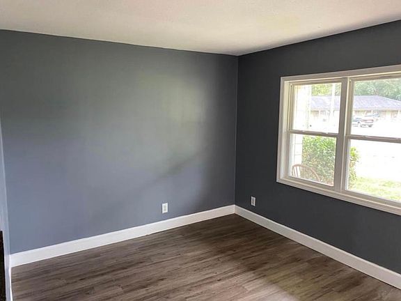 3rd image of 450 29th Pl APT A