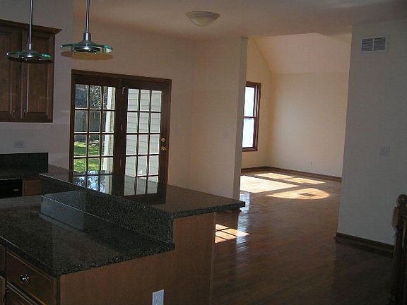 4th image of 308 Oak Meadows Dr