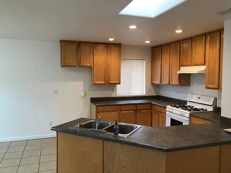 3020 Spring St — Photo 2