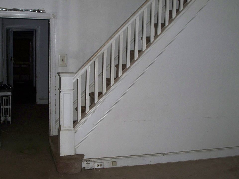 2nd image of 222 E Hortter St