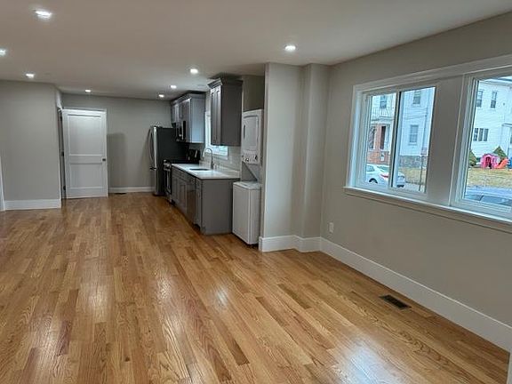 2nd image of 35 Dartmouth St #1