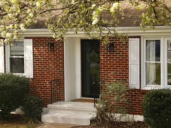 3rd image of 107 Middleboro Pl