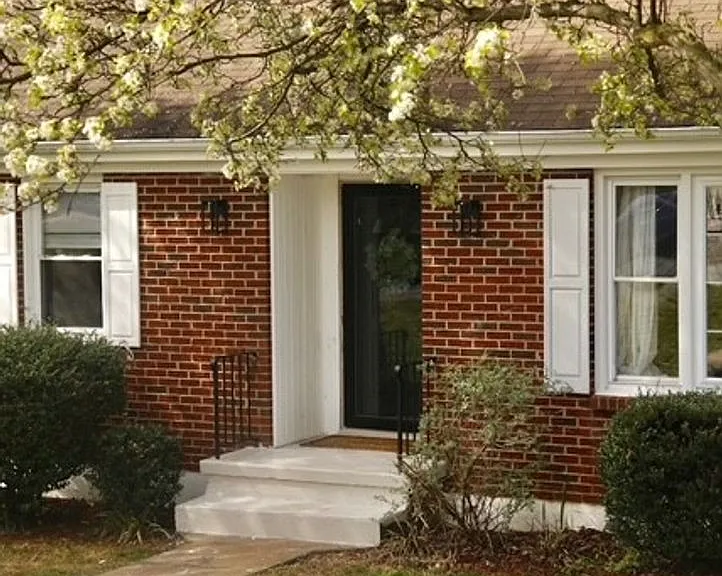 107 Middleboro Pl — Photo 3