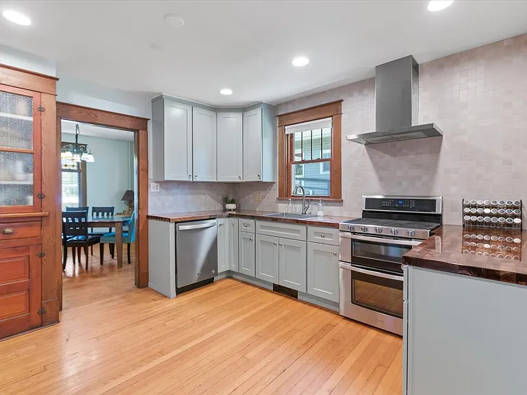 271 Delaware Ave — Photo 2