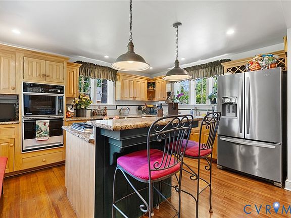 16th image of 701 Appomattox St