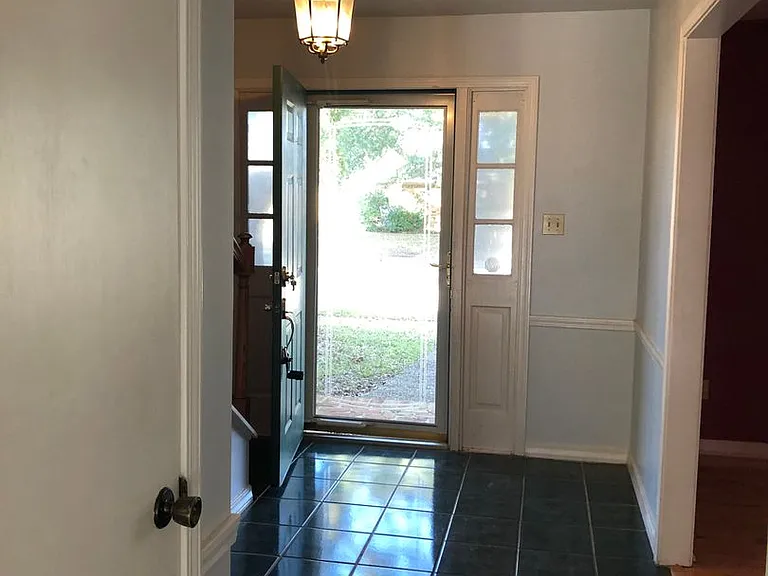 10114 Village Green Dr — Photo 2