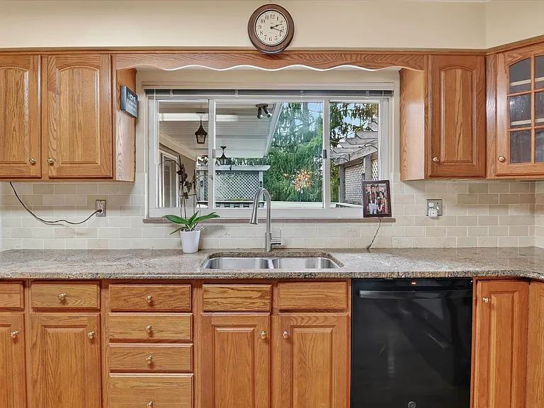 462 Greenhurst Dr — Photo 43