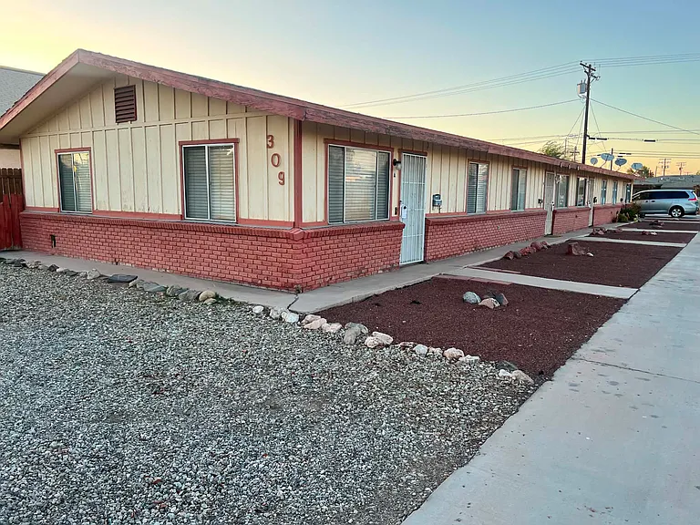 309 W Barioni Blvd #A — Photo 2