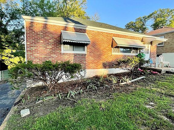 3rd image of 423 Warfield Ave