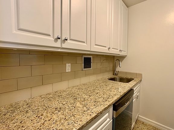 5th image of 401 E 80th St APT 15H