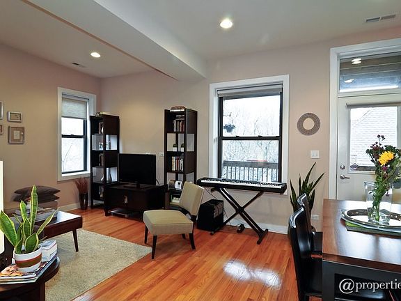 4th image of 4055 N Hermitage Ave APT 3