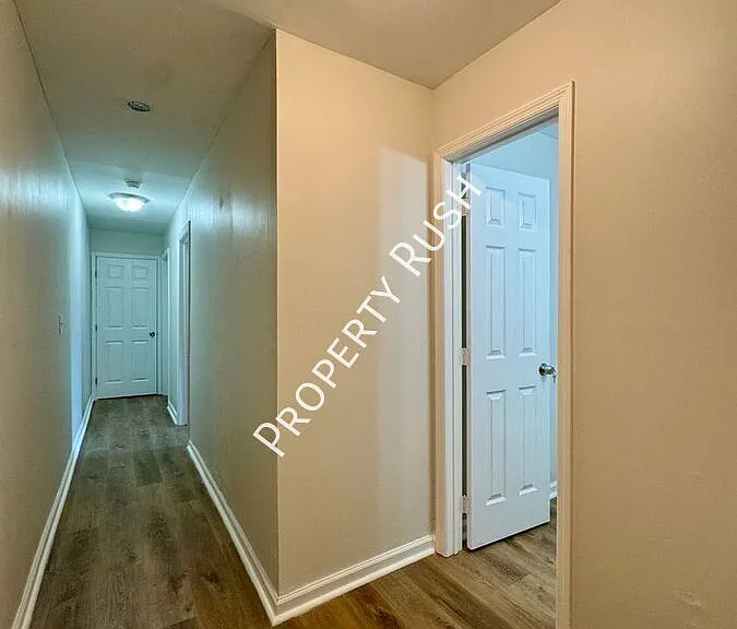 1718 Portland St #B — Photo 11