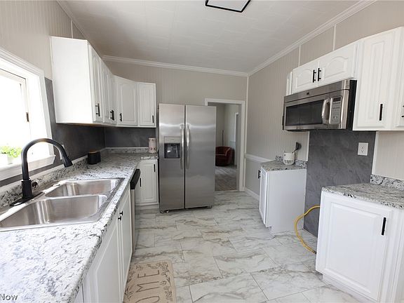 5th image of 416 5th St