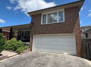 31 Monclova Rd, Toronto, ON M3M 1N6