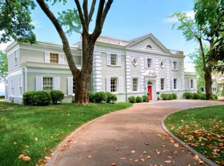 101 E Brow Rd, Lookout Mountain, TN 37350