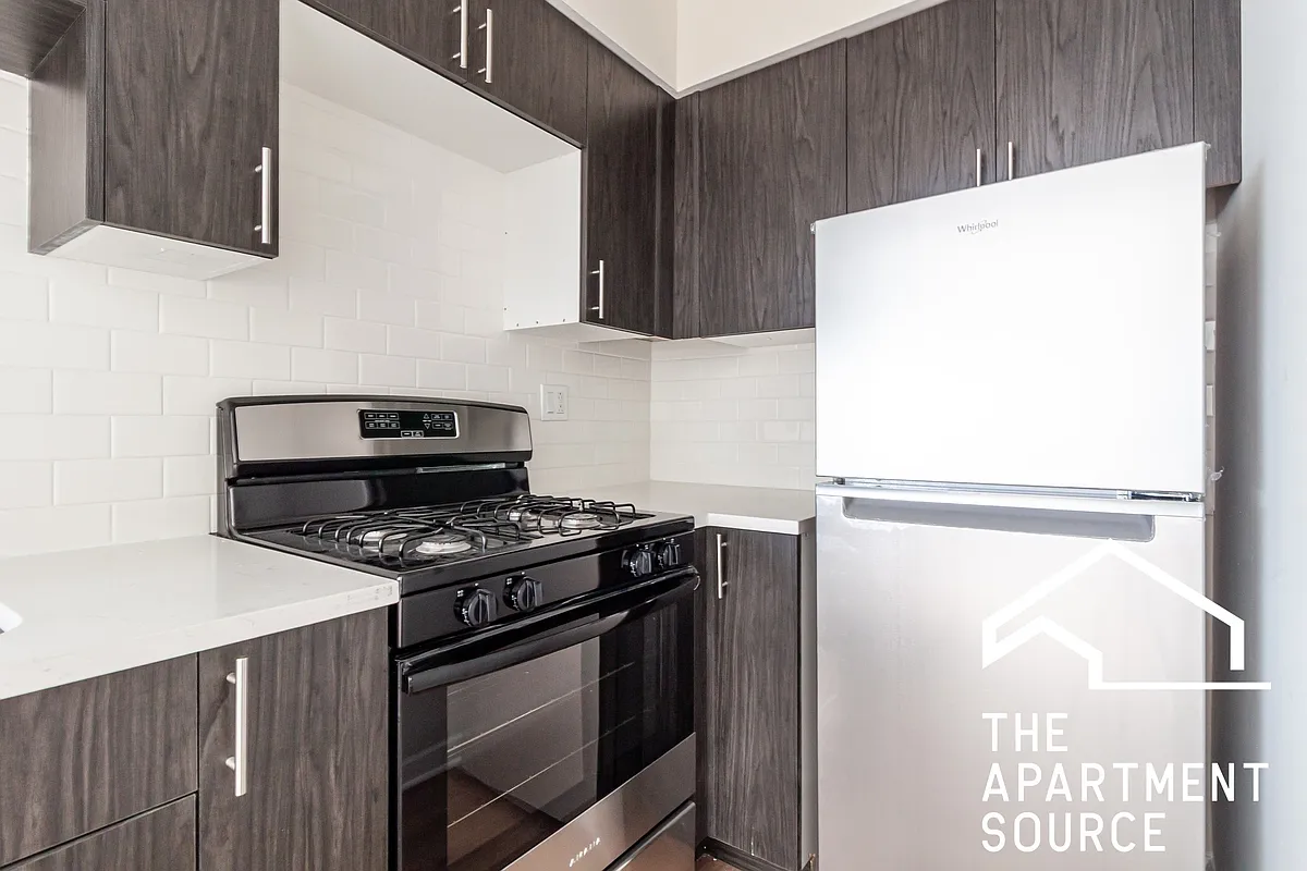 Building Photo - 5917 N Kenmore Ave #325