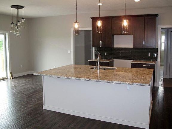 4th image of 3908 Stover Ave