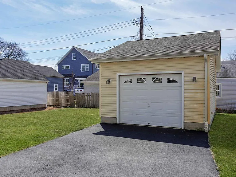 111 York Ave — Photo 29