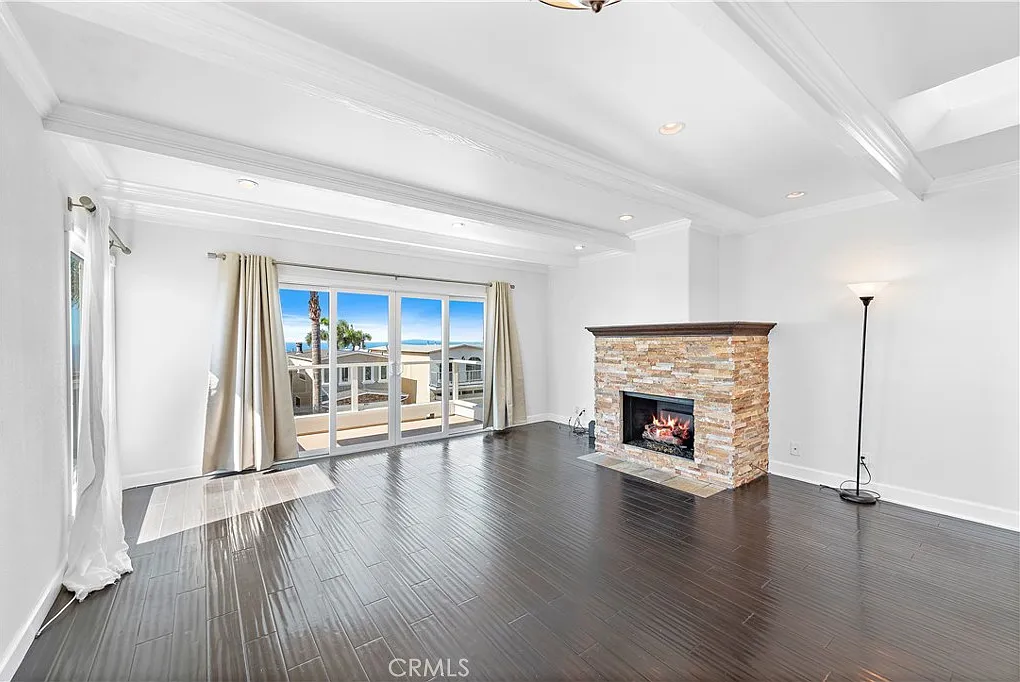 3 bed, 2.5 bath, 1906 sqft, $7,250 — Photo 4