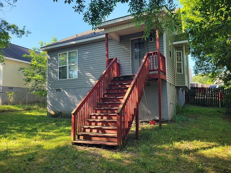 833 Elizabeth St — Photo 8