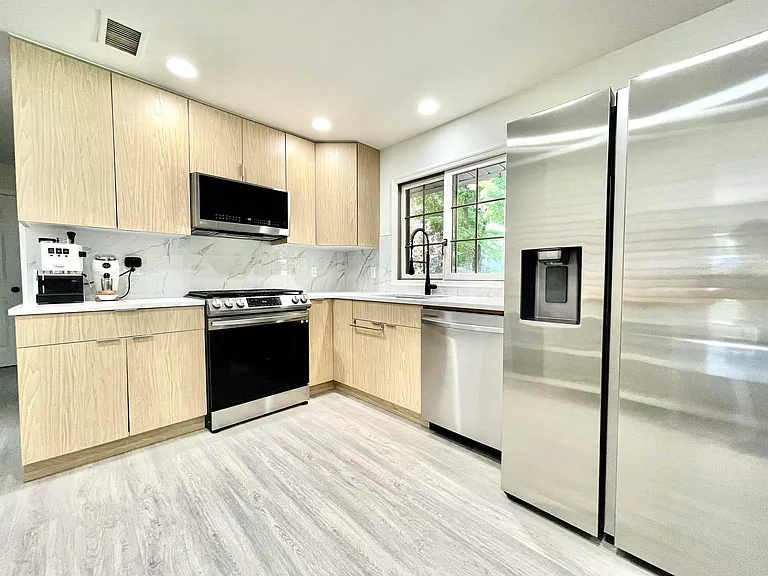 149 W Clinton Ave — Photo 3