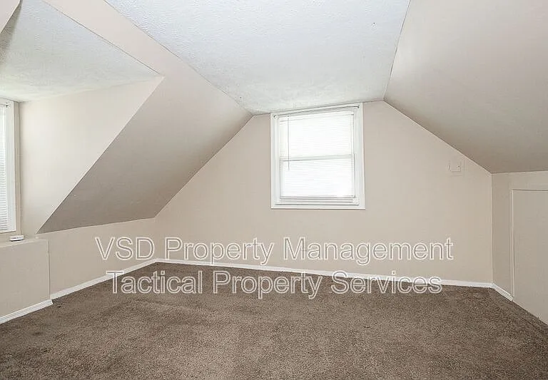 374 E 232nd St — Photo 10
