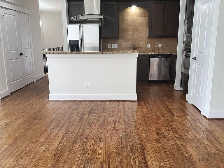 2423 Roufa Rd — Photo 20
