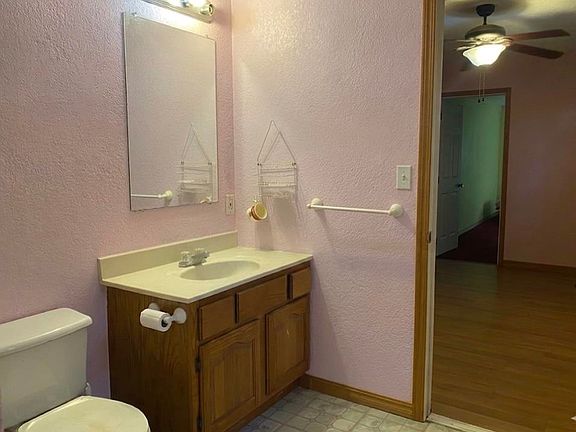 3rd image of 534 Oakley Rd