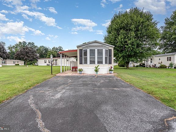 3rd image of 46 Carol Ann Dr