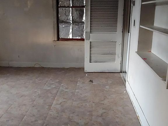 4th image of 1370 Plum St