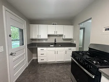 Studio/1BA 325sf