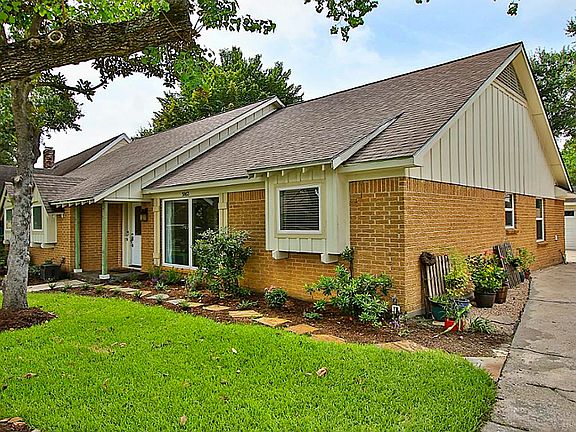 3rd image of 5863 Braesheather Dr