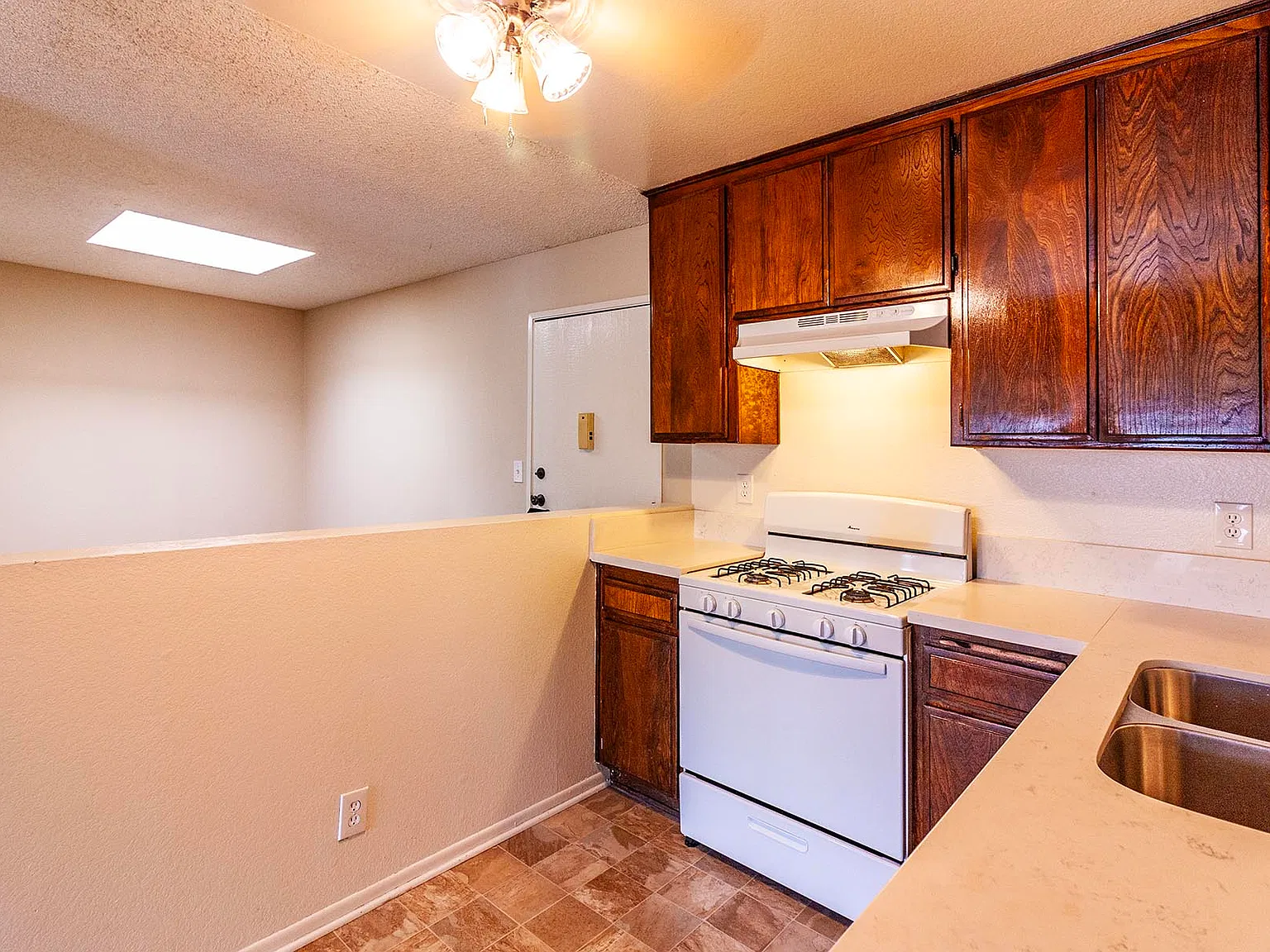 1 bed, 600 sqft, $1,815 — Photo 2