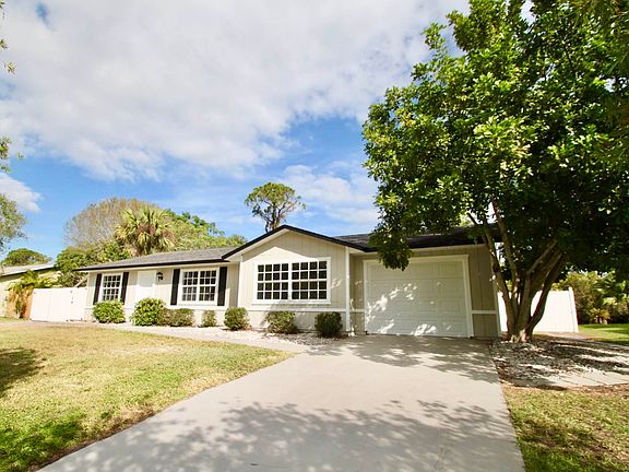 3rd image of 1021 Blossom Dr