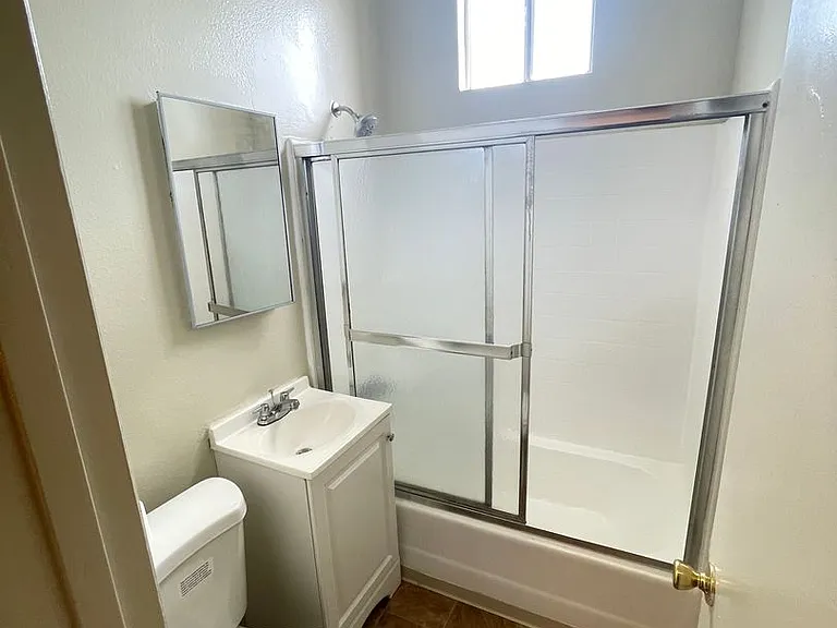 515 E Valencia Ave — Photo 6