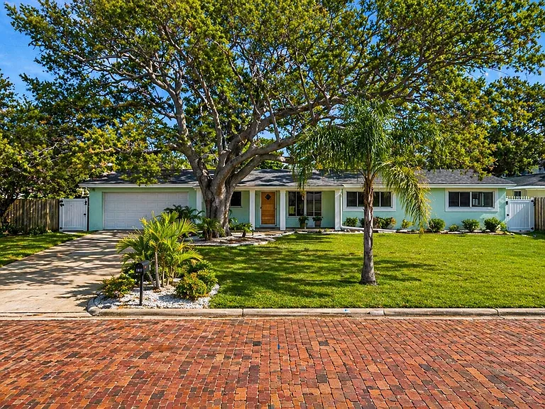 1817 Santa Barbara Dr — Photo 16