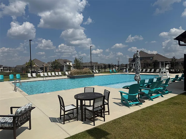 2527 Night Emerald Dr — Photo 2