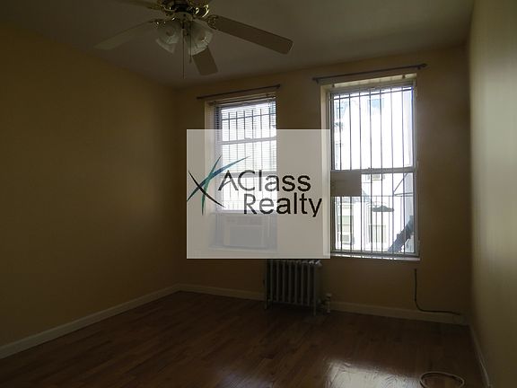 5th image of 2820 47th St APT 2R